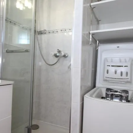 Apartment Grand Climatise Avec Terrasse Et Parkings, Proche Des Thermes - Fr-1-553-106 Balaruc-les-Bains