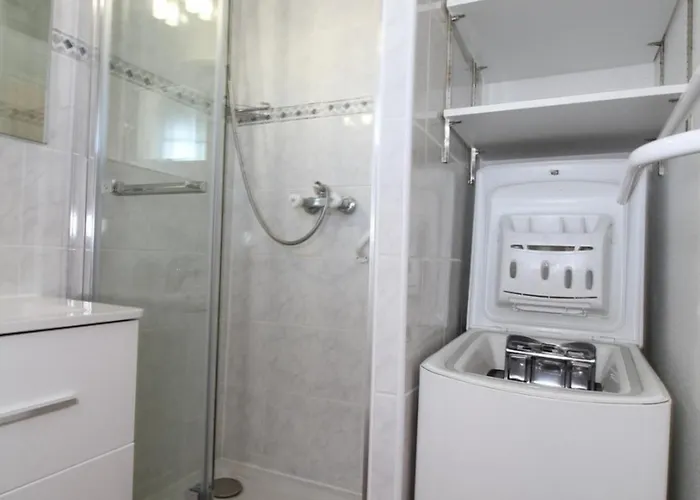 Daire Grand Climatise Avec Terrasse Et Parkings, Proche Des Thermes - Fr-1-553-106 Balaruc-les-Bains